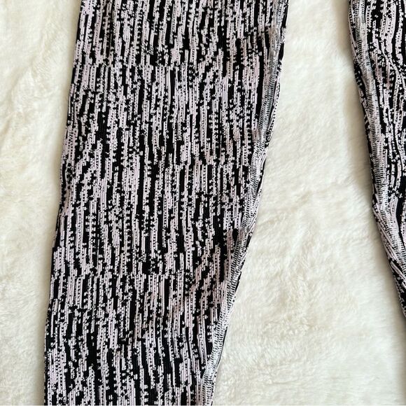 ATHLETA Flurry Elemental Tight Size Small - Picture 7 of 11